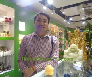 Anh Minh Phương - khách hàng mua tượng Thiềm Thừ đá Ngọc Hoàng Long FHM042