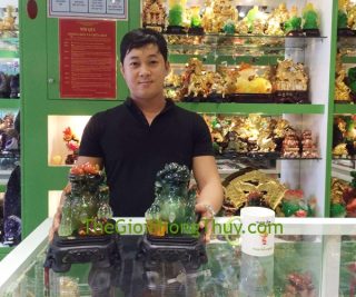 Vợ Chồng Chị Ngân - Khách hàng mua Tỳ hưu ngọc xanh chân có như ý FG164A , Mẫu đơn cam mặt trăng FH209G
