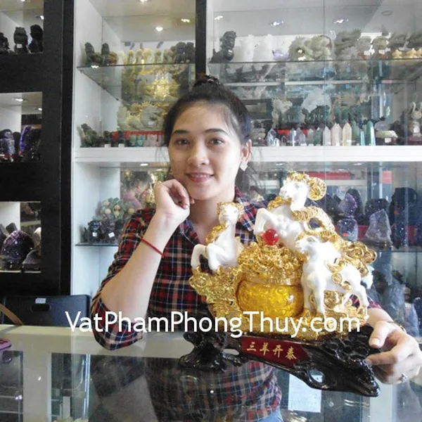 Chị Thanh Tuyền - khách hàng mua Tam dương trắng H019G