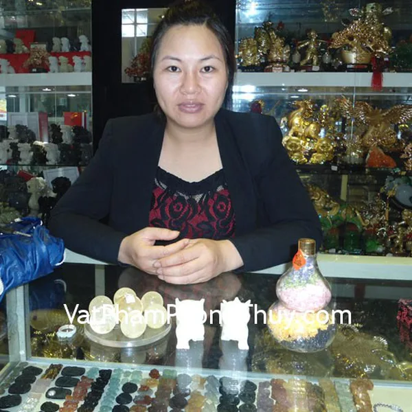Chị Phước An - khách hàng mua tỳ hưu bạch ngọc, đĩa thất tinh và nhẫn mẫu đơn