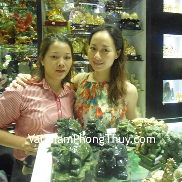 Chị Vân - khách hàng mua Long quy HM077, Sư tử đá M050, Cặp kỳ lân đồng D149, cá kim long D165, Rùa đồng D129 và Gà đồng D103