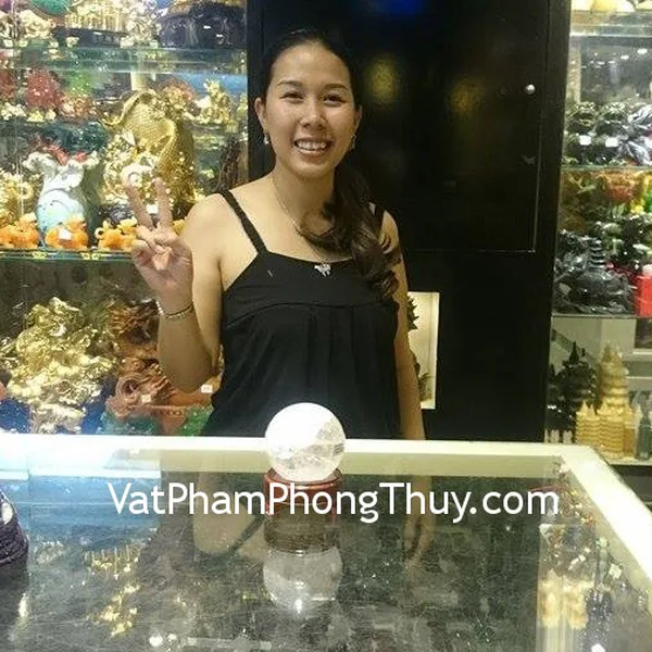 Chị Thy - Khách hàng mua Quả cầu thạch anh trắng M188-4072