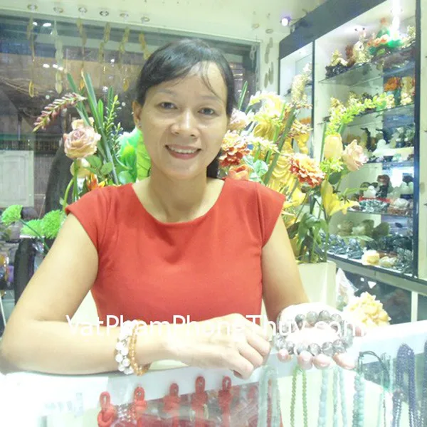 Chị Châu - khách hàng mua chuỗi thạch anh ưu linh S2060-5311