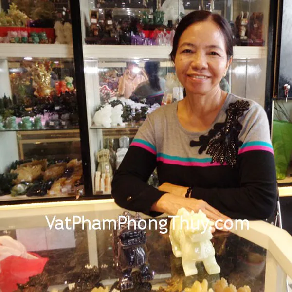 Cô Linh - khách hàng mua Tỳ hưu Bắc Kinh xanh BKX-M và Tỳ hưu Bắc Kinh đen BKD-M