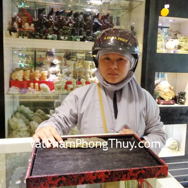 Cô Giác Chính - khách hàng mua tiền hoa mai liền CC1139, tiền xu càn long CC2008, gà đồng D103