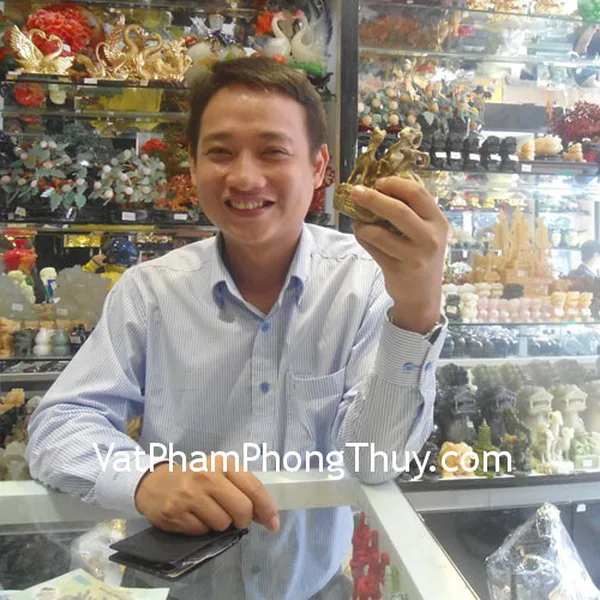 Anh Vũ - khách hàng mua tượng tam dương đồng D101