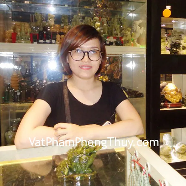 Chị Đông - khách hàng mua Thiềm thừ đá Lam ngọc HM031