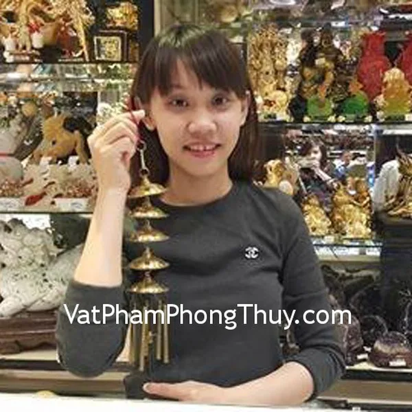Chị My - khách hàng mua chuỗi ngọc cẩm lãm S6107-1640 và chuông gió đồng 6 tầng D160