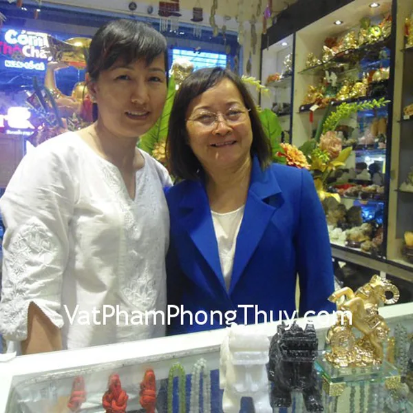 Chị Trinh - khách hàng mua tỳ hưu bắc kinh trắng BKT-S, tỳ hưu bắc kinh đen BKD-S, dê vàng bình bông H073G và xâu tiền 6 xu CC1135