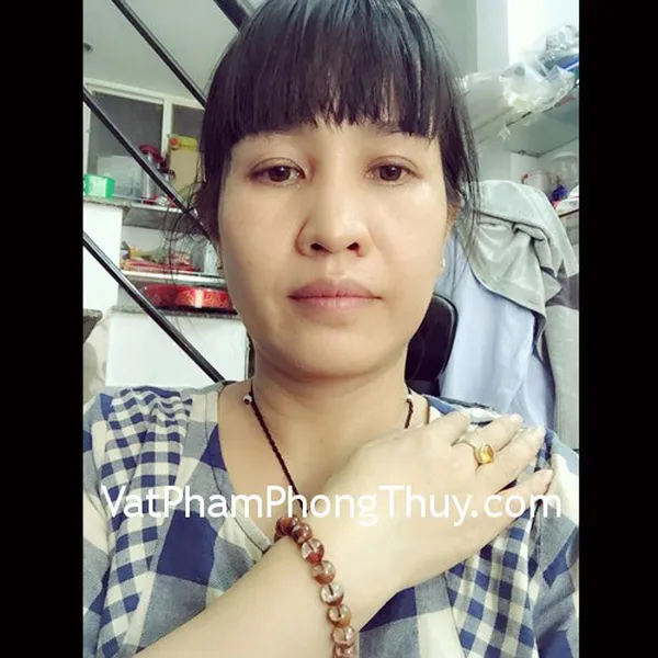 Chị Kim - khách hàng mua chuỗi thạch anh ưu linh đỏ S6103-3982, chuỗi hồng lục bảo S6108-2650 và mặt tỳ hưu thạch anh vàng S764