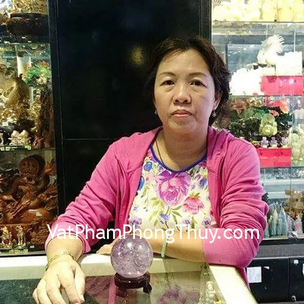 Cô Hoa - Khách hàng mua Quả cầu thạch anh tím QC203
