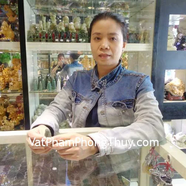 Chị Thương - khách hàng mua Mề đay như ý ngọc Myanmar S862