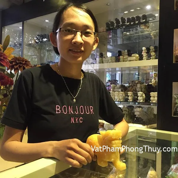 Chị Phượng- khách hàng mua tỳ hưu đá ngọc Hoàng long DA019