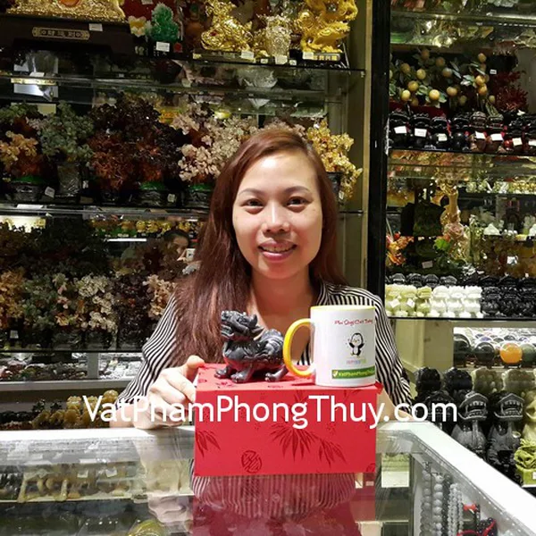 Chị Ngọc - khách hàng mua tỳ hưu bắc kinh đen chuẩn BKD-S