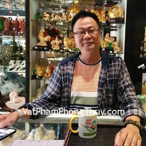 Anh Triệu Anh -khách hàng mua chuỗi Phỉ Thúy xanh đậm trơn A 14 li S6257