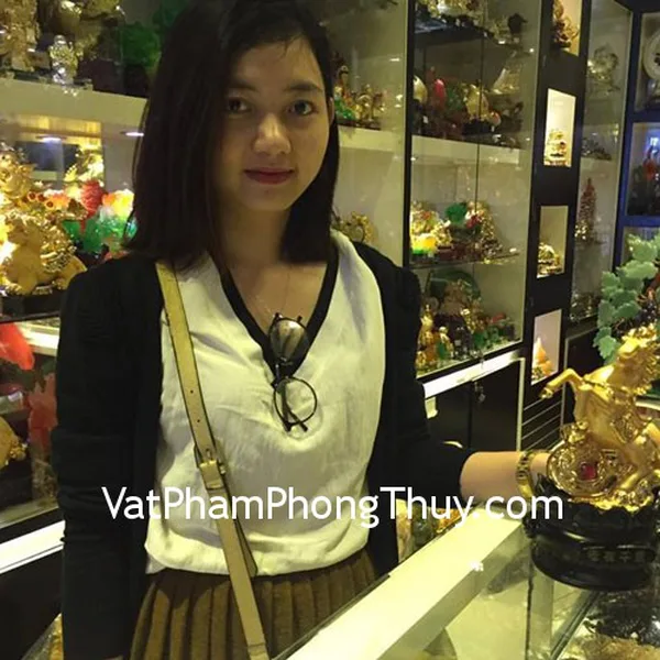 Chị Quỳnh Anh - khách hàng mua tượng ngựa G110A