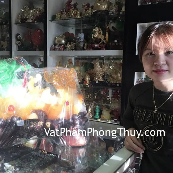 Chị Hòa - khách hàng mua tượng tỳ hưu keó cải G165A