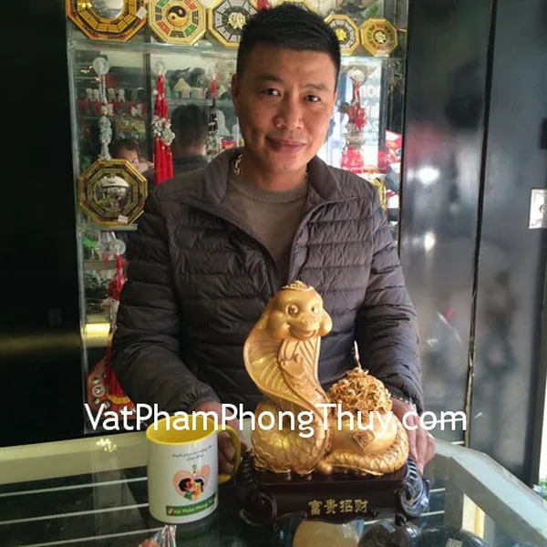 Anh Thắng- khách hàng mua rắn vàng phú quý chiêu tài H431G