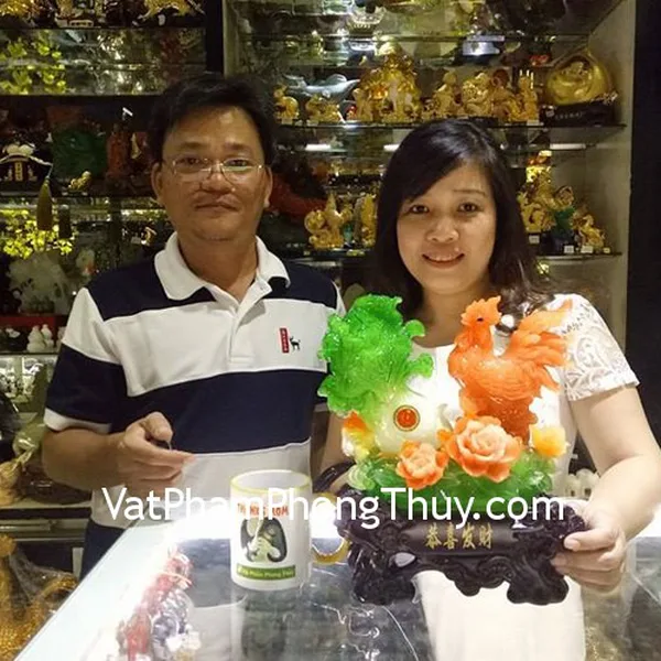 Chị Quyên - khách hàng mua tượng gà đỏ cải xanh H379G