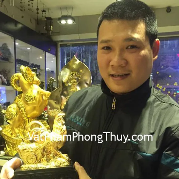 Anh Hưng - khách hàng mua tượng gà kéo xe tiền G046A