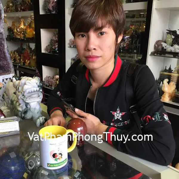 Chị Thúy - khách hàng mua quả cầu HM161-2020