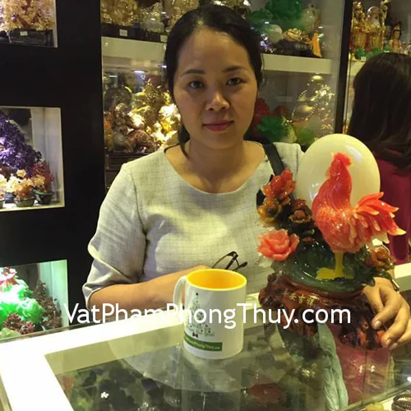 Chị Huyền - khách hàng mua tượng gà đỏ G058A