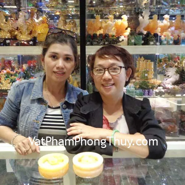 Chị Oanh - khách hàng mua Bồn nguyên bảo Hoàng long GM073
