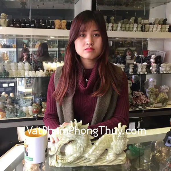 Chị Thơm - khách hàng mua tượng rồng cẩm thạch nằm lớn N076