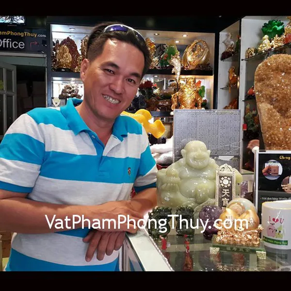Anh Đạt - khách hàng mua tỳ hưu lam ngọc GM016, đào vàng H335G, quả cầu thạch anh tím GM142-3340, quả cầu đỏ hải dương HM163-2282 và kim bài thiên quan tứ phước CC1160
