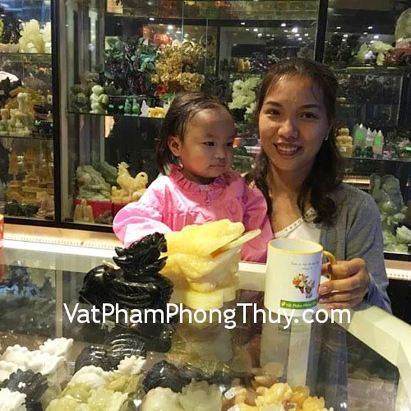 Vợ chồng Anh Phong - Khách hàng mua Tỳ hưu hắc ngà GM008 và Thiềm thừ hoàng long GM021