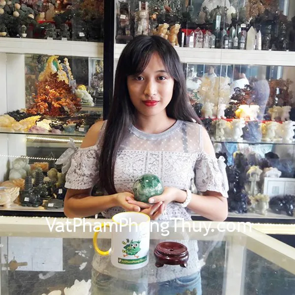Chị Tuyết - khách hàng mua Quả cầu đá dạ quang M186-S4-3639