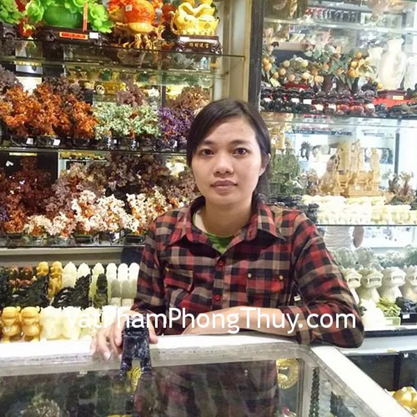 Chị Huyền - khách hàng mua tượng tỳ hưu bắc kinh đen chuẩn BKD-S