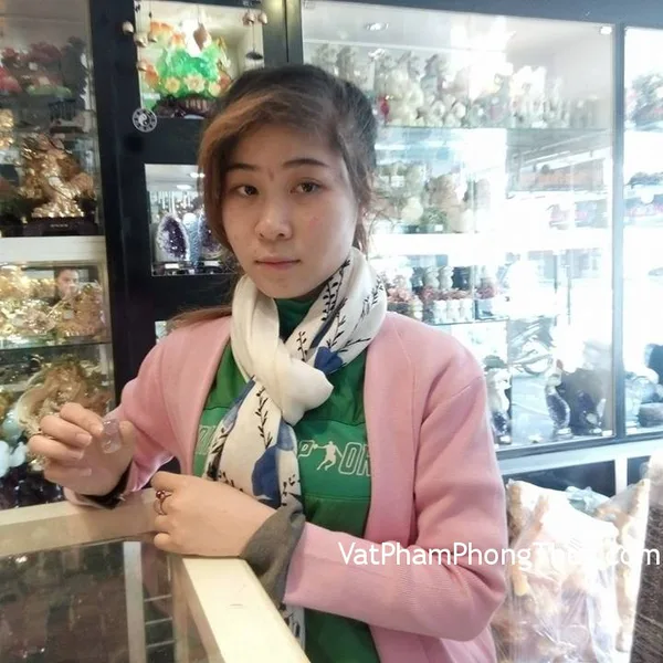 Chị Nhẫn - khách hàng mua mặt hồ ly đá thạch anh tím S6343