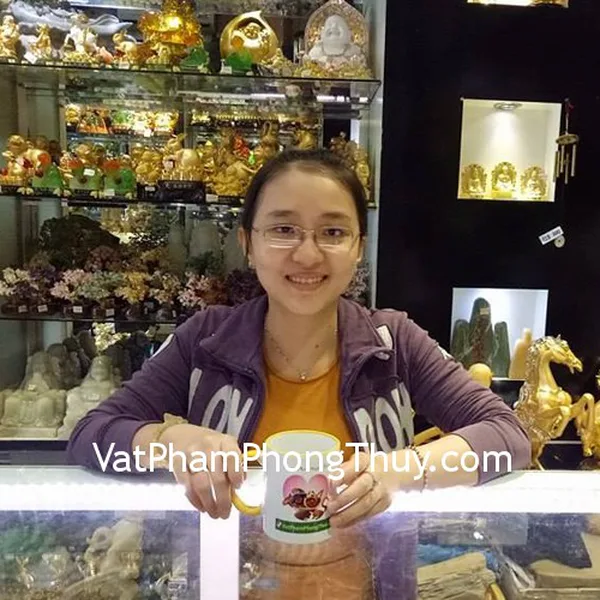 Chị Thủy - khách hàng mua chuỗi thạch anh vàng S6367-2474 và mặt tỳ hưu thạch anh vàng S764