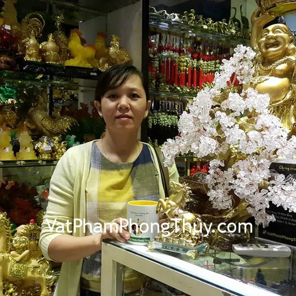 Chị Phương - khách hàng mua tượng ngựa vàng trên như ý G111A