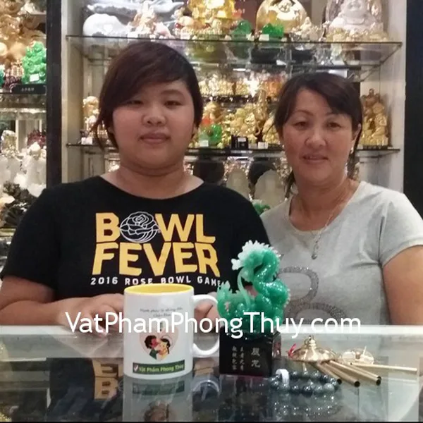 Chị Thảo - khách hàng mua chuông gió D224, tượng rồng xanh K157M và chuỗi mã não rong biển S6452