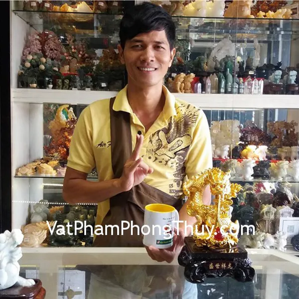 Anh Minh - khách hàng mua Rồng vàng thịnh thế tường long G092A