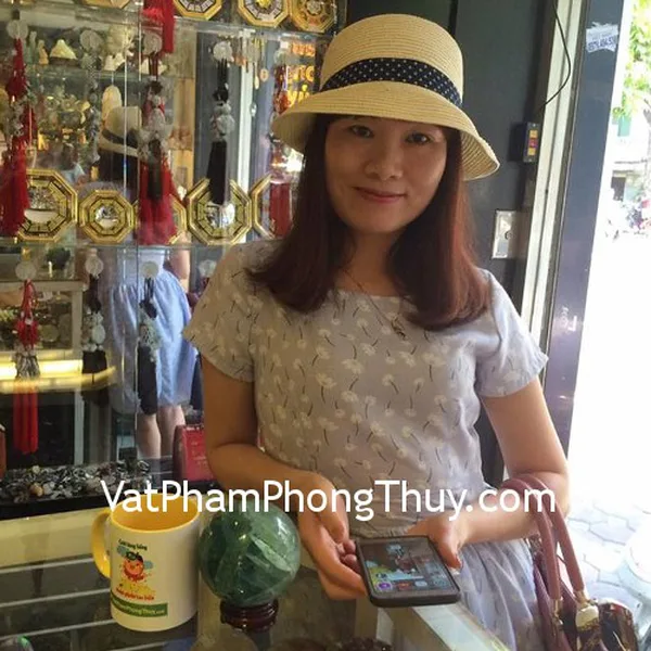 Chị Nhàn- khách  hàng mua quả cầu đá dạ quang xanh GM144-S2-4385