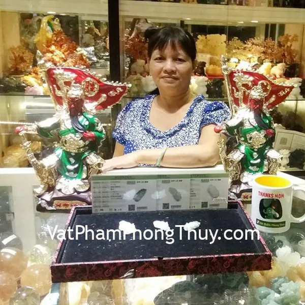 Chị Mai - khách hàng mua Quan công ngồi E275, Tỳ hưu Phỉ thúy S5151-2667, Tỳ hưu Phỉ thúy S5151-1602, Tỳ hưu Phỉ thúy S5151-1387