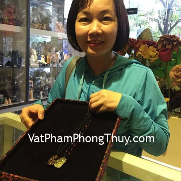 Chị Hiền- khách hàng mua hồ ly thạch anh vàng S6342 và hồ ly đá mắt mèo S6346