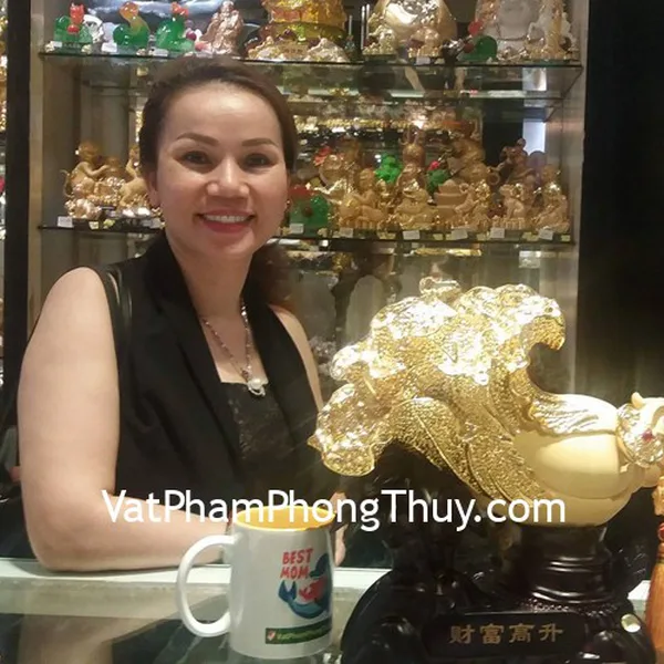Chị Tuyết- khách hàng mua bắp cải vàng trên đế gỗ K178M và xâu tiền lục đế CC1135