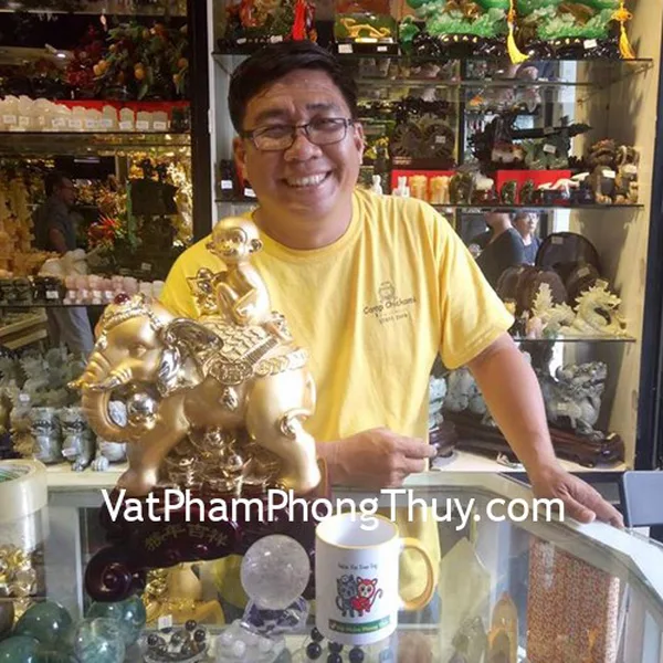 Anh Thắng - khách hàng mua tượng khỉ cưỡi voi K019M và cầu thạch anh trắng GM148