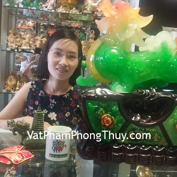 Chị Hồng-khách hàng mua tỳ hưu xanh lớn H103G, ngọc bội may mắn Phỉ thúy S6505-S3-2898, phật bản mệnh ngọc Phỉ thúy S6507-7 và long quy xanh cõng tháp GM029