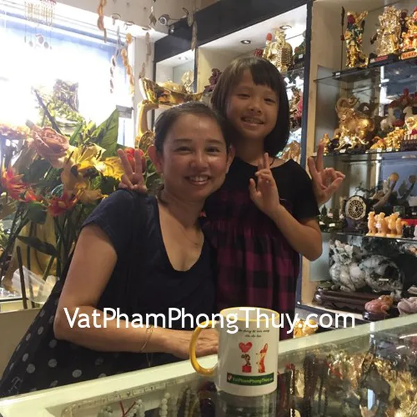 Chị Anh Đào - khách hàng mua mặt ve ngọc phỉ thúy A+ S6315 và ve ngọc vân trắng S6509