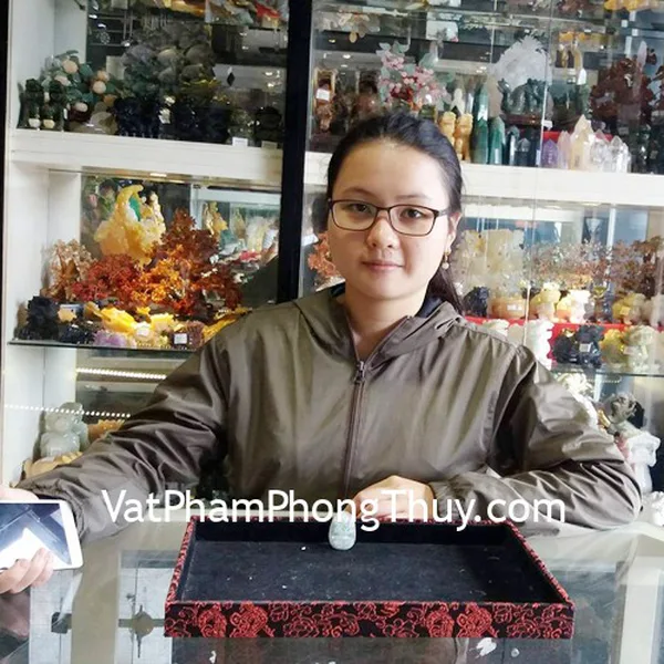 Chị Nhung - khách hàng mua Phật bản mệnh Hư Không Tạng ngọc Phỉ Thúy trung A+++ S6057-2