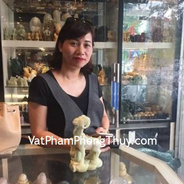 Chị Hằng - khách hàng mua tượng dê cẩm thạch D1502