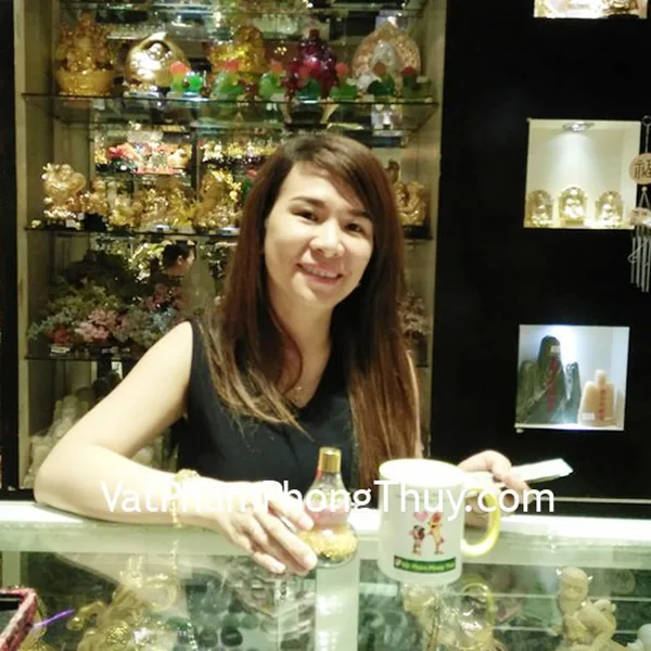 Chị Ngọc - khách hàng mua chuỗi thạch anh tím xen thạch anh vàng S6216-3153 và hồ lô ngũ hành K031