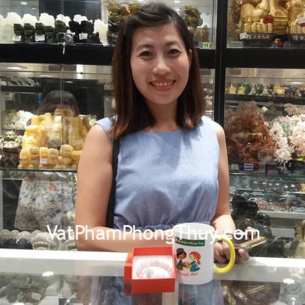 Chị Nguyên - khách hàng mua chuỗi thạch anh hồng S6379-1636 và mặt ưu linh xanh S867-500