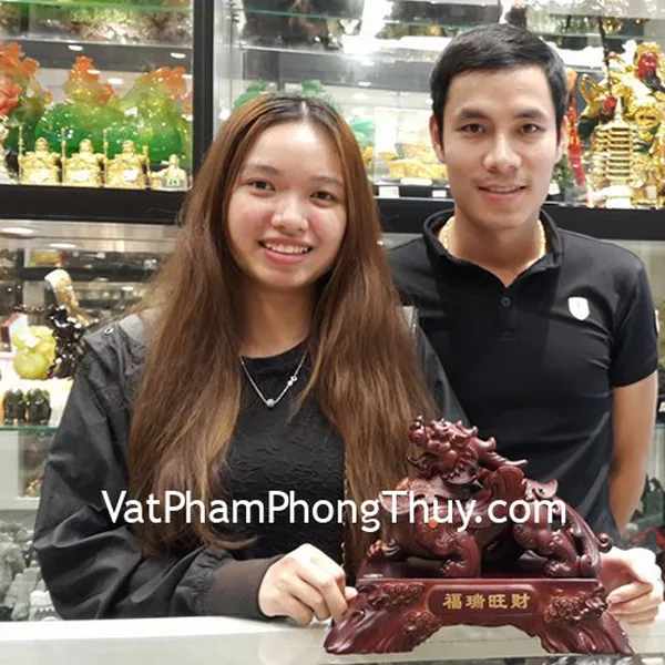 Anh Thái - khách hàng mua tỳ hưu vượng tài E018