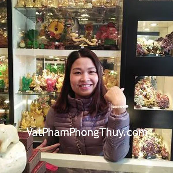 Chị Ngân - khách hàng mua chuỗi đá mặt trăng S6235
